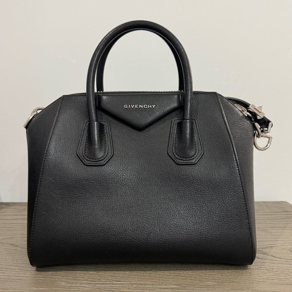 GIVENCHY Black Small Sugar Antigona Bag